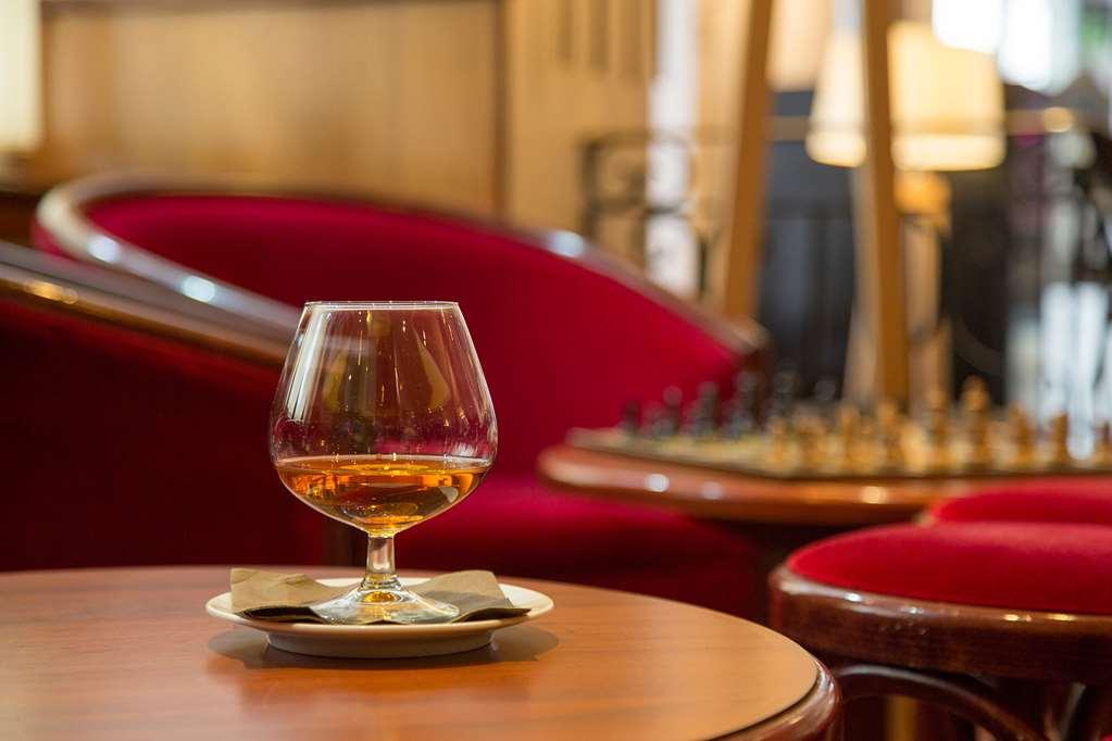 Brit Hotel Le Lion D'Or Chinon Comodidades foto
