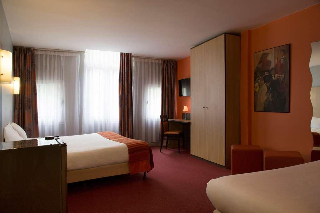 Brit Hotel Le Lion D'Or Chinon Quarto foto