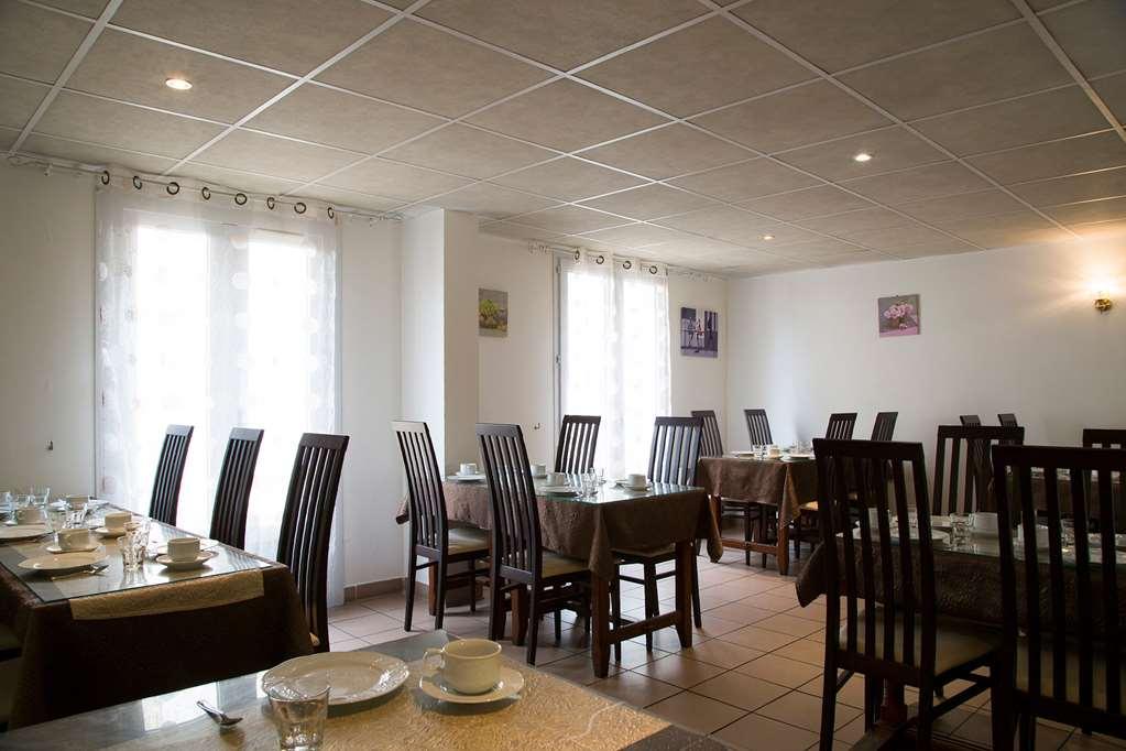 Brit Hotel Le Lion D'Or Chinon Comodidades foto