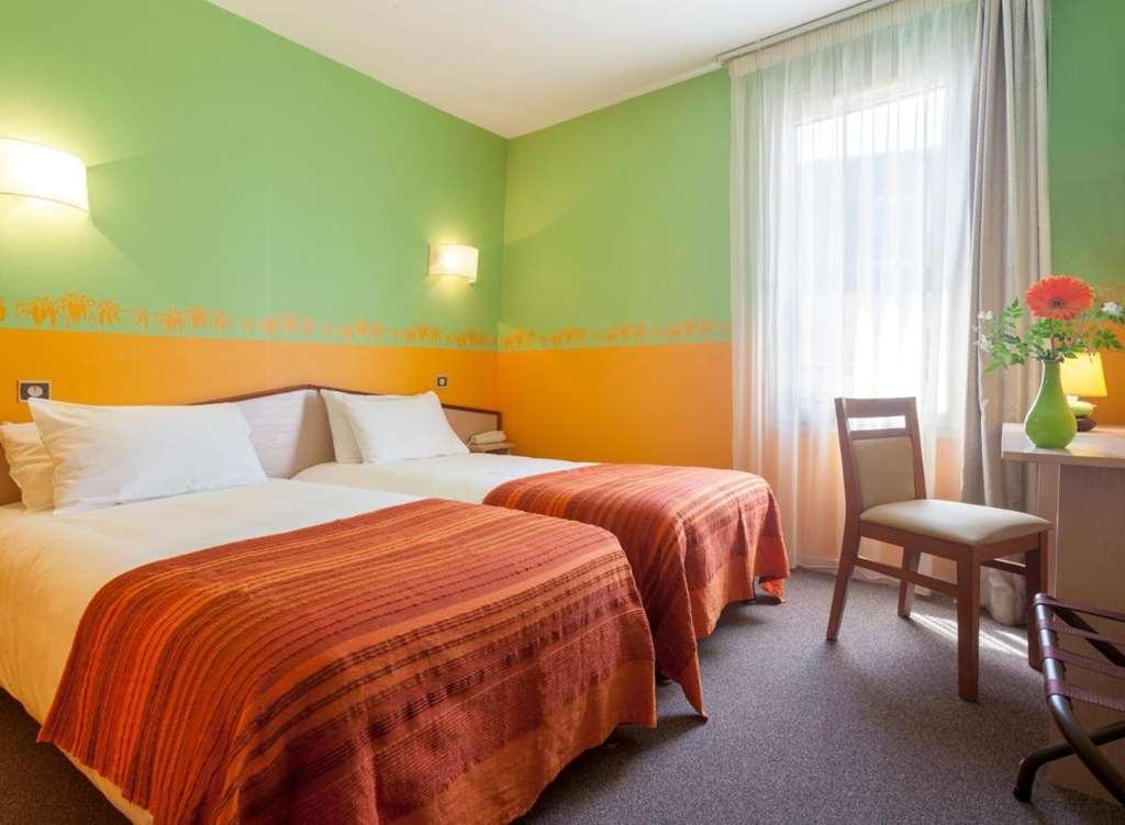 Brit Hotel Le Lion D'Or Chinon Quarto foto